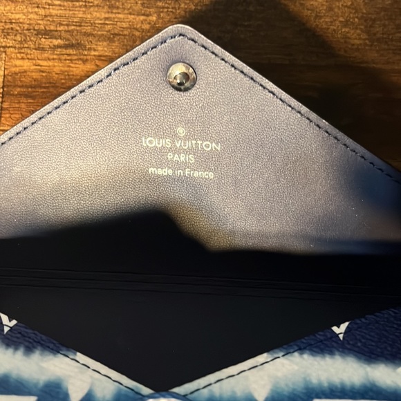 Louis Vuitton Monogram Escale Medium Kirigami Pochette - Picture 4 of 7